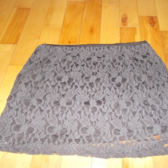 Gap size 14 Lace Skirt - Picture 2 of 2